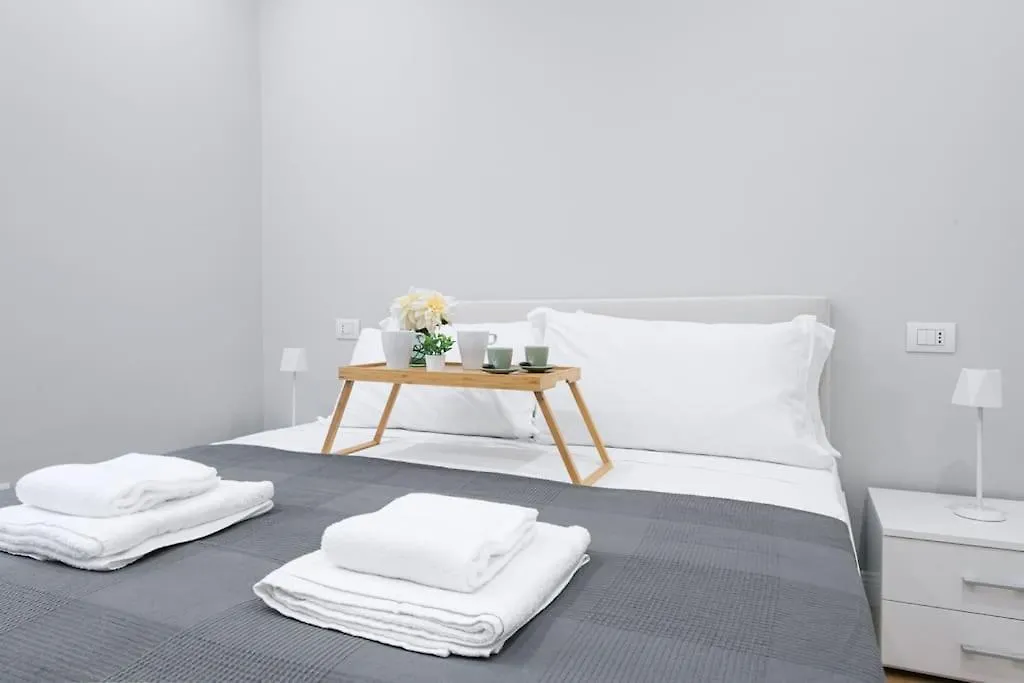 Easylife -Modern And Elegant In The Heart Of Milan Apartment